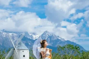 Summer Scenery of Lijiang 5 麗江夏季風車花海與遠方雪山景觀。